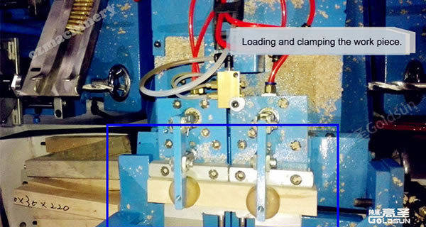 Kẹp và gửi nguyên liệu tự động